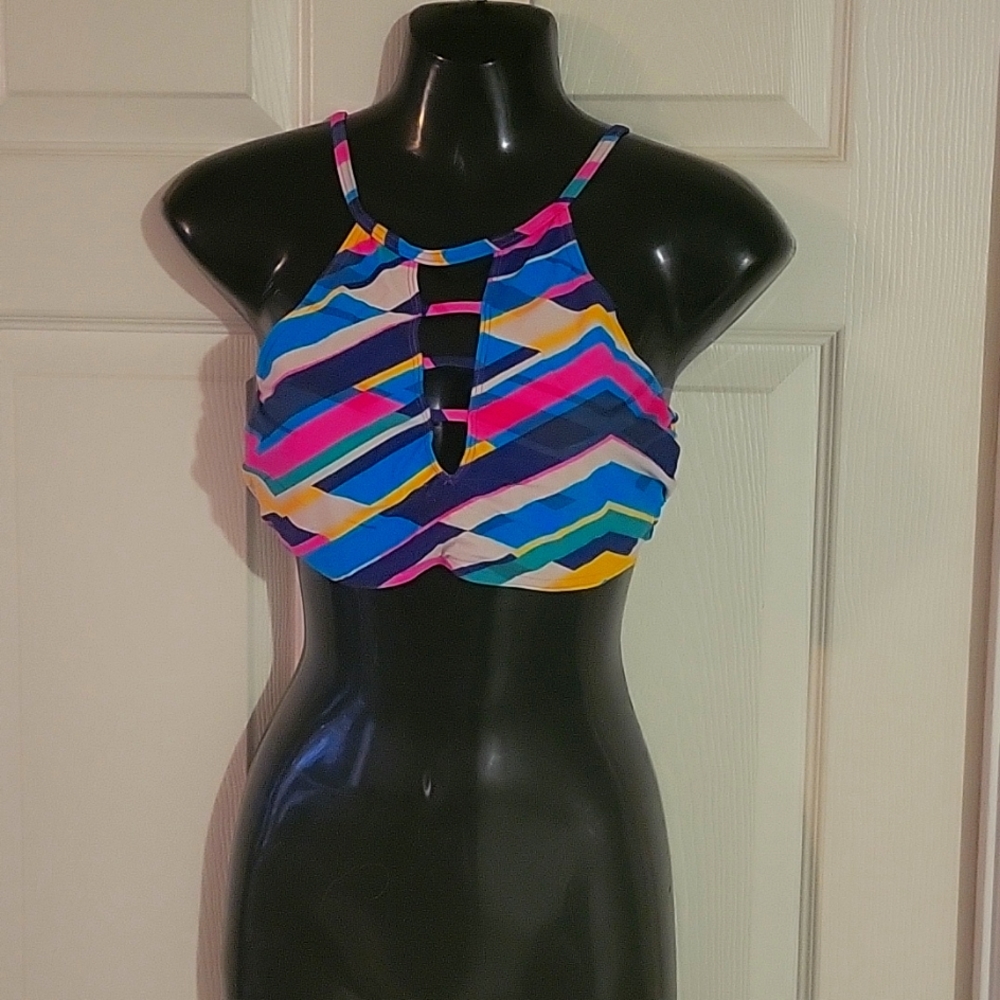 Bathing suit top. 34C